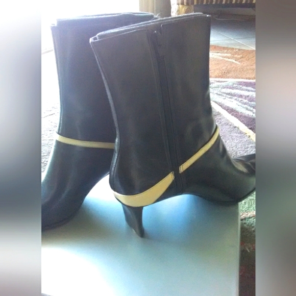 BNWOT VINTAGE NINE WEST LEATHER BOOTS BLACK/ CREAM SZ. 9.5 M (DANSEL) - Picture 6 of 8